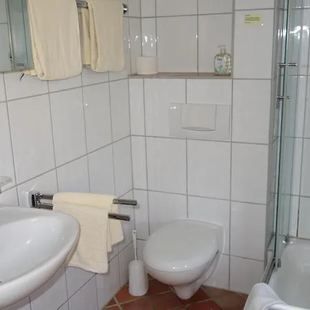 7 Im Fischerhaus Wintergarten Und Terrasse Mit Strandkorb * Sellin (Rugen)