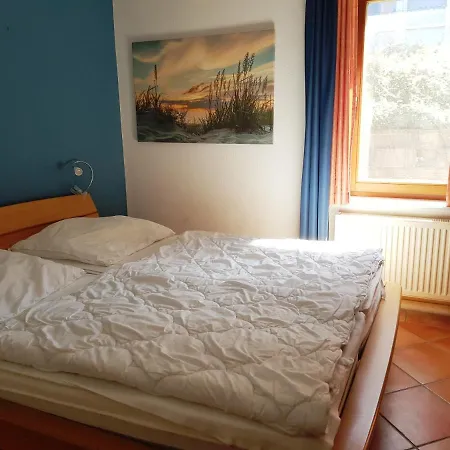 7 Im Fischerhaus Wintergarten Und Terrasse Mit Strandkorb * Зеллин